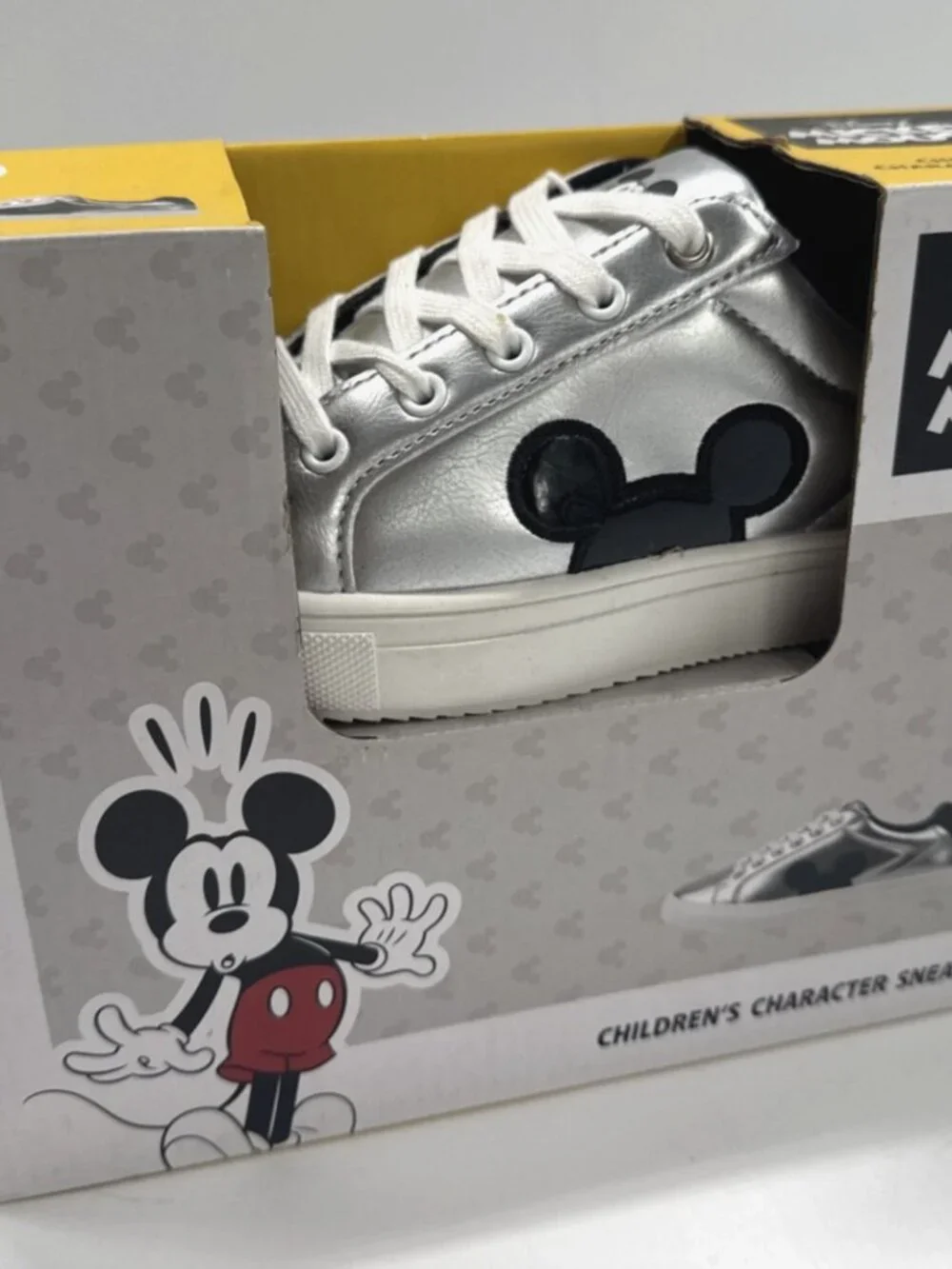 Disney Mickey Mouse Shoes Childrens Character Sneakers Unisex Big Kids 3 NEW